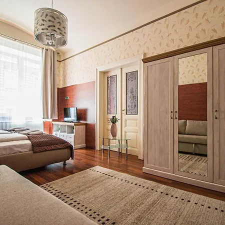 Central 2Bdr Flat Behind Museum Prague Exterior photo