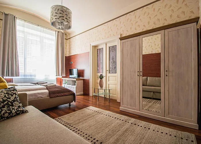 Central 2Bdr Flat Behind Museum