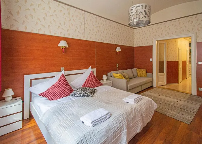 Central 2Bdr Flat Behind Museum